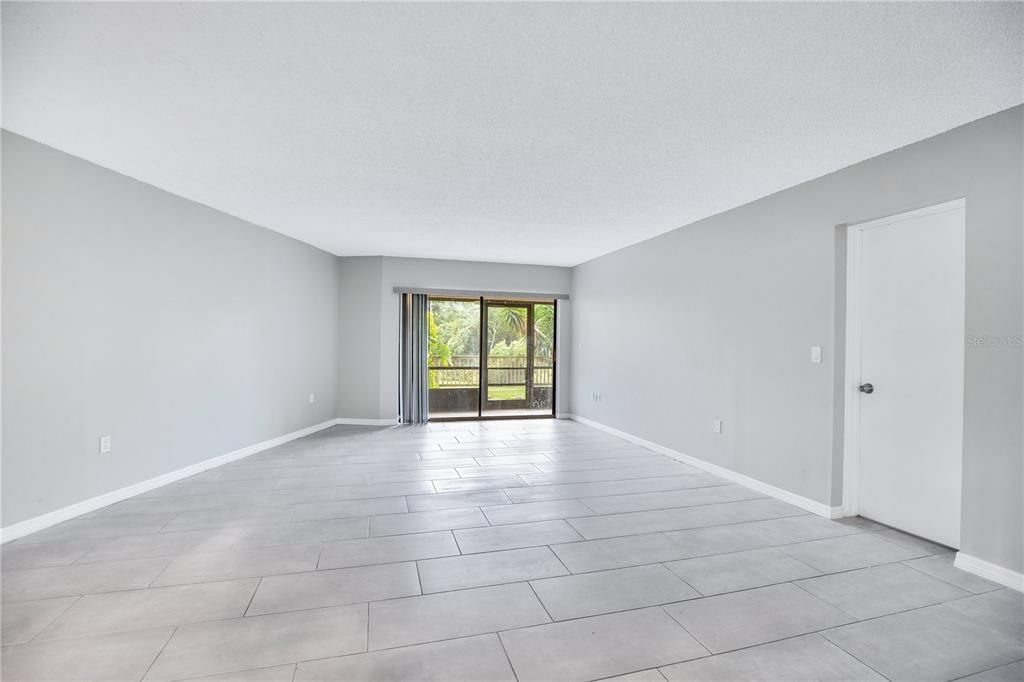 For Sale: $174,900 (2 beds, 2 baths, 1001 Square Feet)