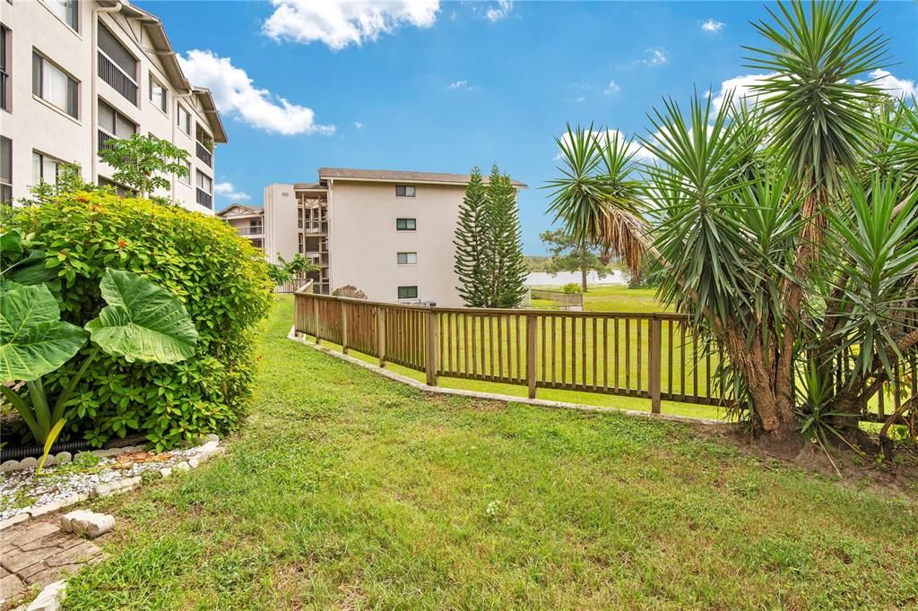 For Sale: $174,900 (2 beds, 2 baths, 1001 Square Feet)