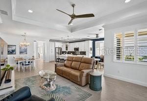 合同活跃: $629,000 (2 贝兹, 2 浴室, 2067 平方英尺)