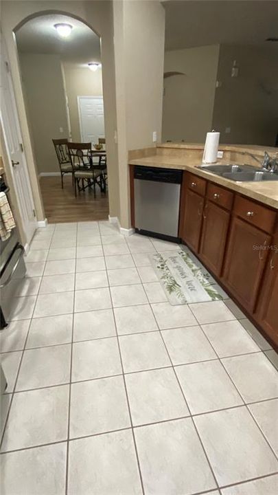 На продажу: $255,000 (3 спален, 2 ванн, 1495 Квадратных фут)