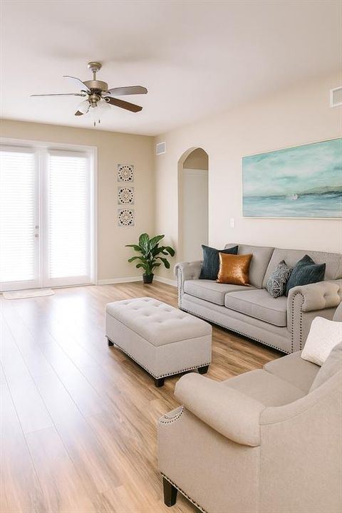 На продажу: $255,000 (3 спален, 2 ванн, 1495 Квадратных фут)