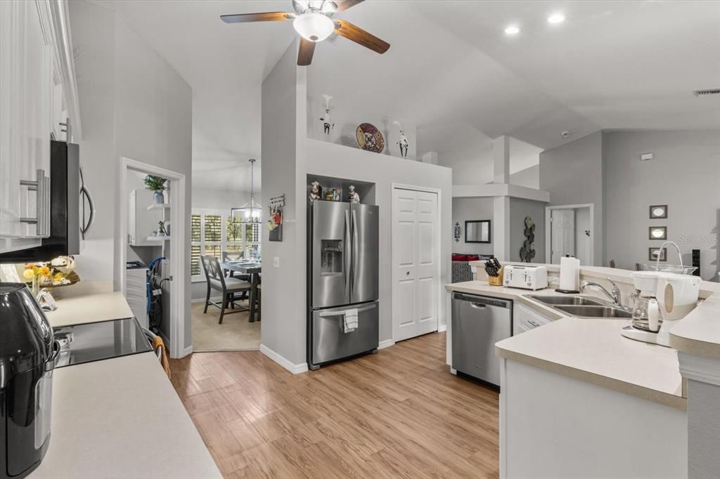 Activo con contrato: $397,000 (5 camas, 3 baños, 2674 Pies cuadrados)