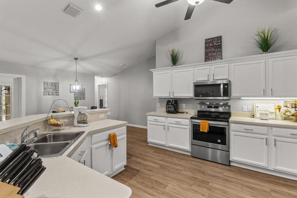 Activo con contrato: $397,000 (5 camas, 3 baños, 2674 Pies cuadrados)