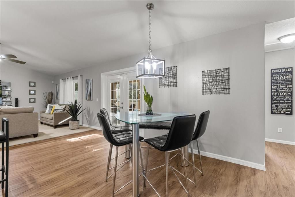 Activo con contrato: $397,000 (5 camas, 3 baños, 2674 Pies cuadrados)