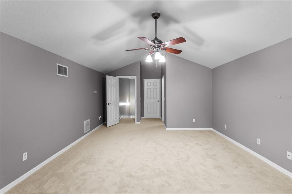 Activo con contrato: $397,000 (5 camas, 3 baños, 2674 Pies cuadrados)