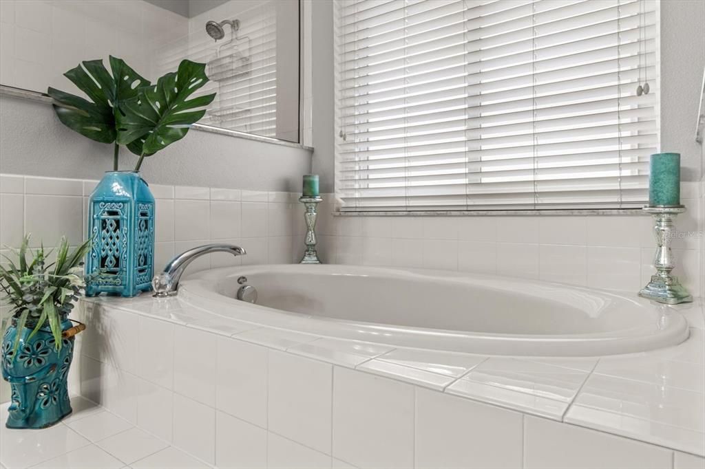 Activo con contrato: $397,000 (5 camas, 3 baños, 2674 Pies cuadrados)