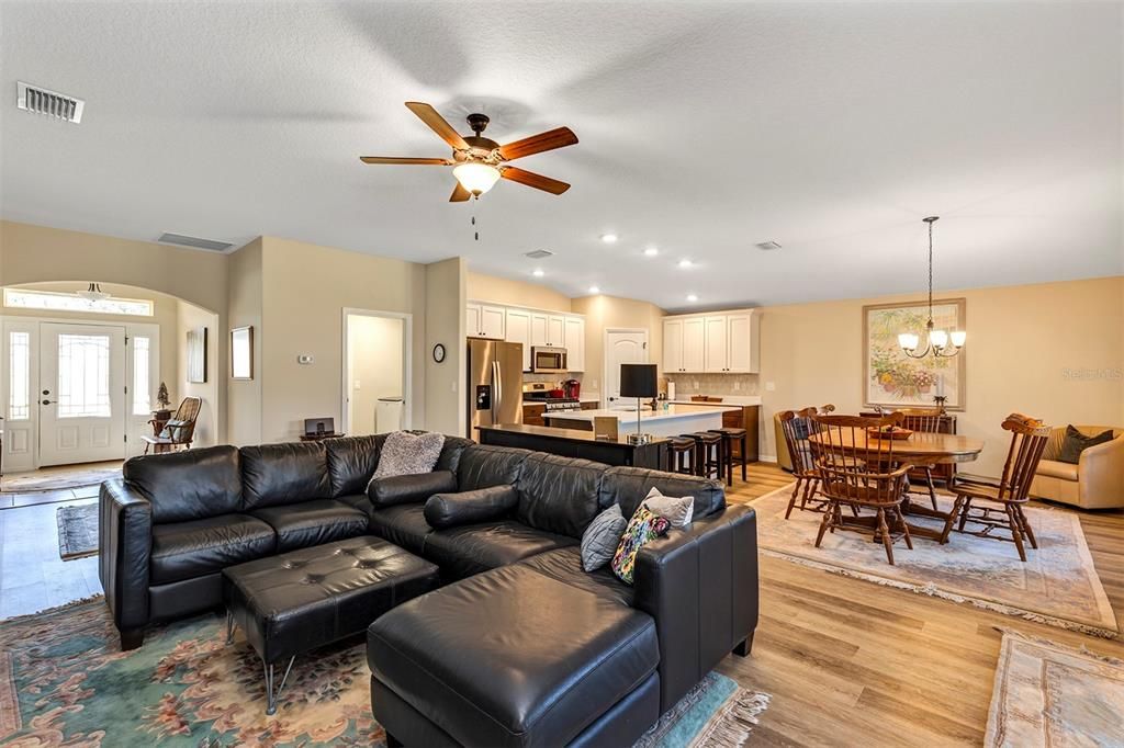 Active With Contract: $436,000 (3 beds, 2 baths, 1728 Square Feet)