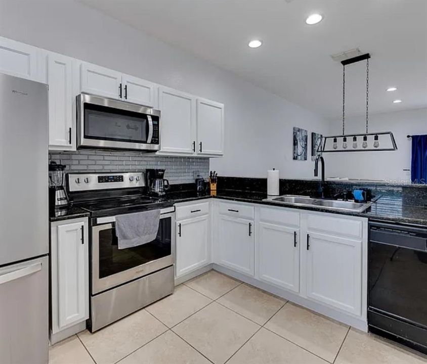 出租: $2,400 (3 贝兹, 2 浴室, 1470 平方英尺)