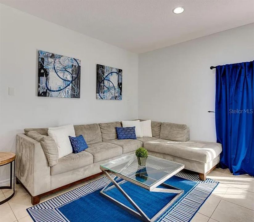 出租: $2,400 (3 贝兹, 2 浴室, 1470 平方英尺)