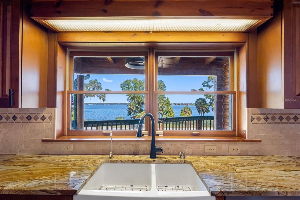 На продажу: $1,990,000 (6 спален, 5 ванн, 4227 Квадратных фут)