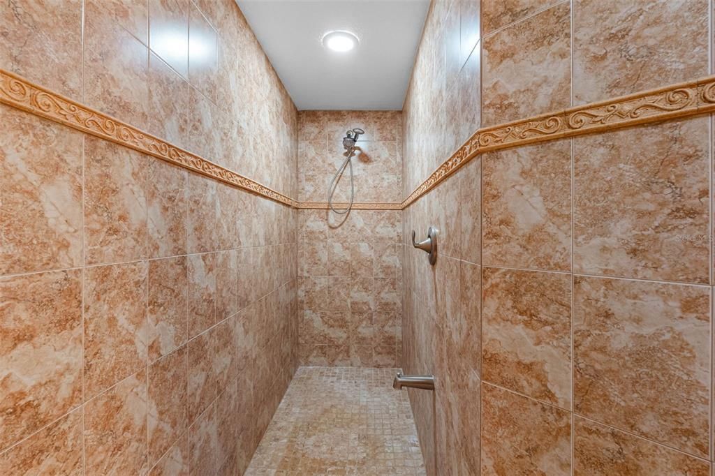 На продажу: $1,990,000 (6 спален, 5 ванн, 4227 Квадратных фут)