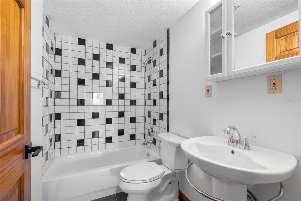 На продажу: $1,990,000 (6 спален, 5 ванн, 4227 Квадратных фут)