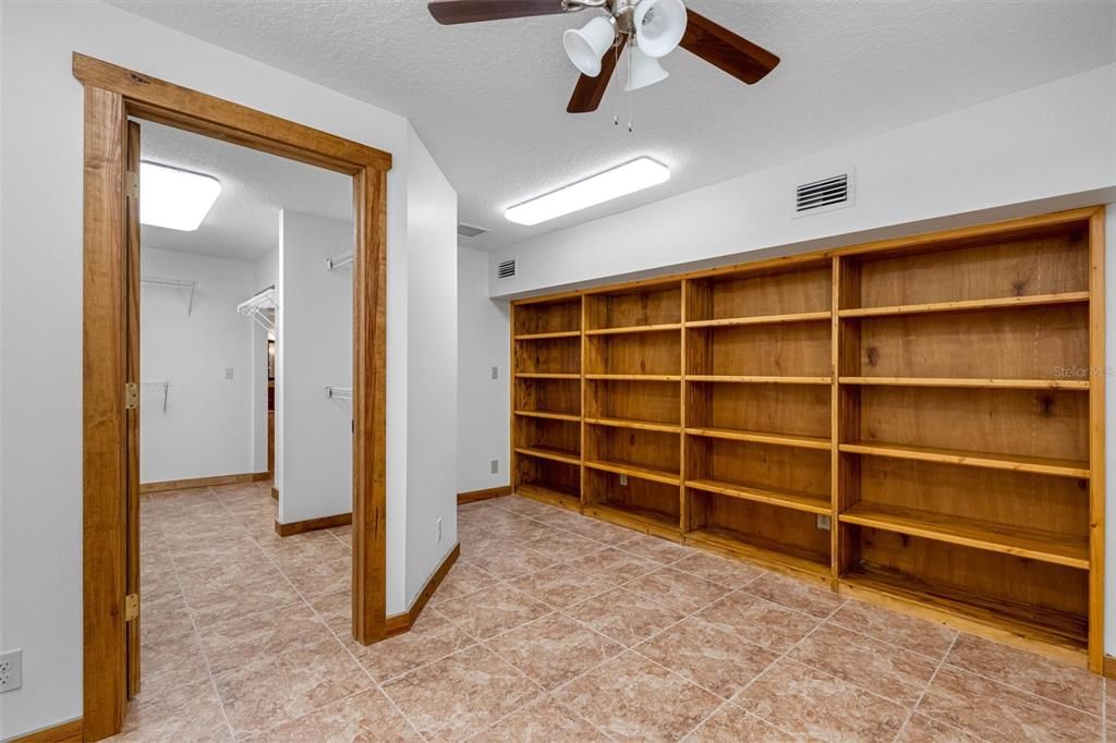 На продажу: $1,990,000 (6 спален, 5 ванн, 4227 Квадратных фут)