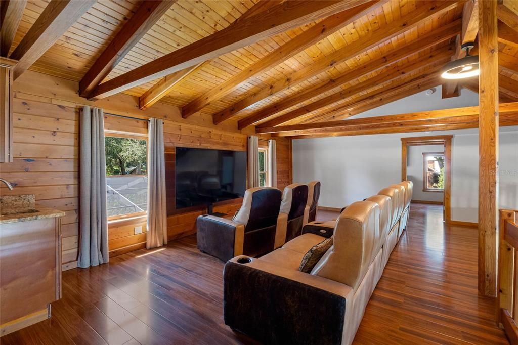 На продажу: $1,990,000 (6 спален, 5 ванн, 4227 Квадратных фут)