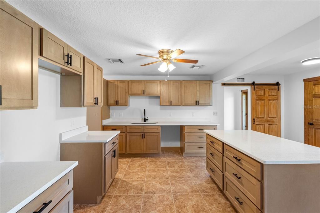 На продажу: $1,990,000 (6 спален, 5 ванн, 4227 Квадратных фут)