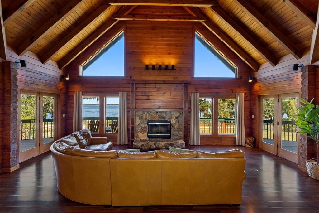 На продажу: $1,990,000 (6 спален, 5 ванн, 4227 Квадратных фут)