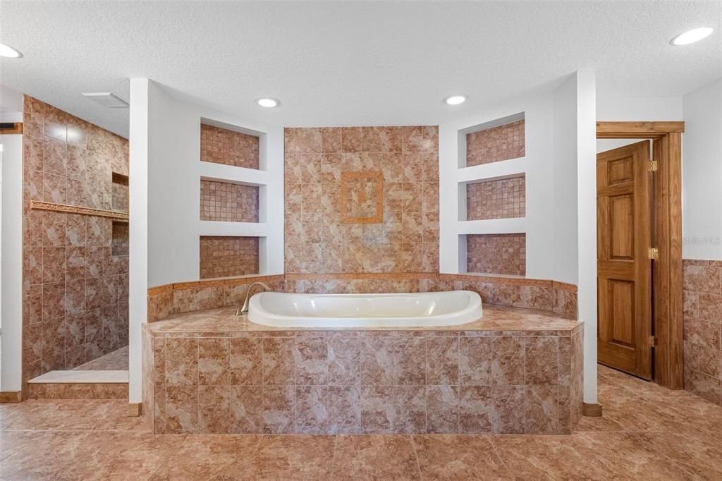 На продажу: $1,990,000 (6 спален, 5 ванн, 4227 Квадратных фут)