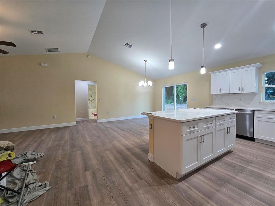 Active With Contract: $255,000 (3 beds, 2 baths, 1380 Square Feet)