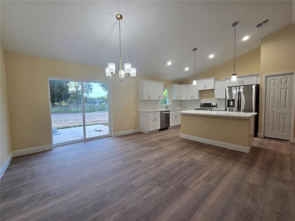 Active With Contract: $255,000 (3 beds, 2 baths, 1380 Square Feet)