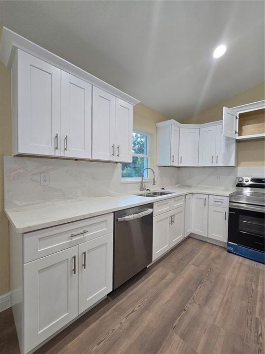 Active With Contract: $255,000 (3 beds, 2 baths, 1380 Square Feet)