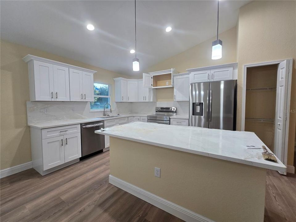 Active With Contract: $255,000 (3 beds, 2 baths, 1380 Square Feet)