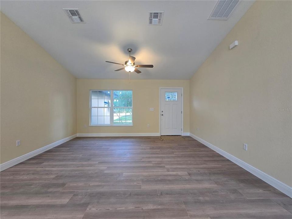 Active With Contract: $255,000 (3 beds, 2 baths, 1380 Square Feet)