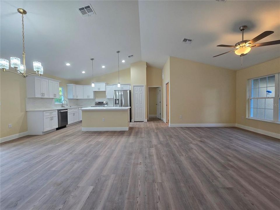 Active With Contract: $255,000 (3 beds, 2 baths, 1380 Square Feet)