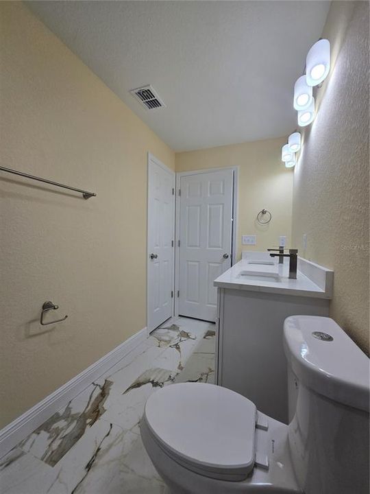 Active With Contract: $255,000 (3 beds, 2 baths, 1380 Square Feet)