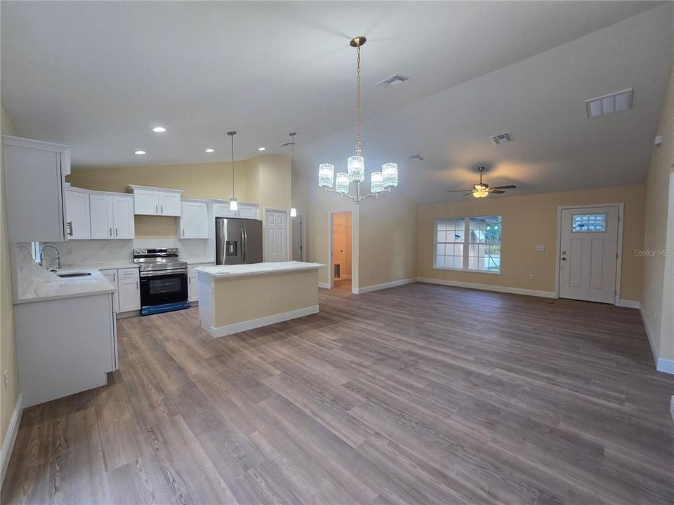 Active With Contract: $255,000 (3 beds, 2 baths, 1380 Square Feet)