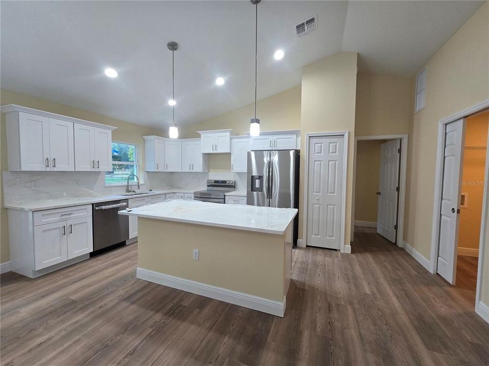 Active With Contract: $255,000 (3 beds, 2 baths, 1380 Square Feet)