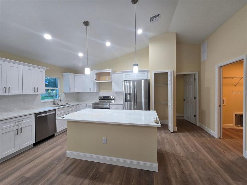 Active With Contract: $255,000 (3 beds, 2 baths, 1380 Square Feet)