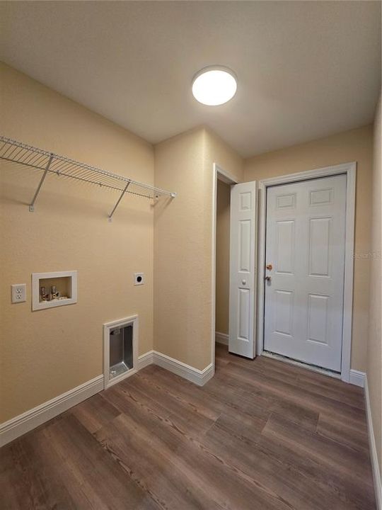 Active With Contract: $255,000 (3 beds, 2 baths, 1380 Square Feet)