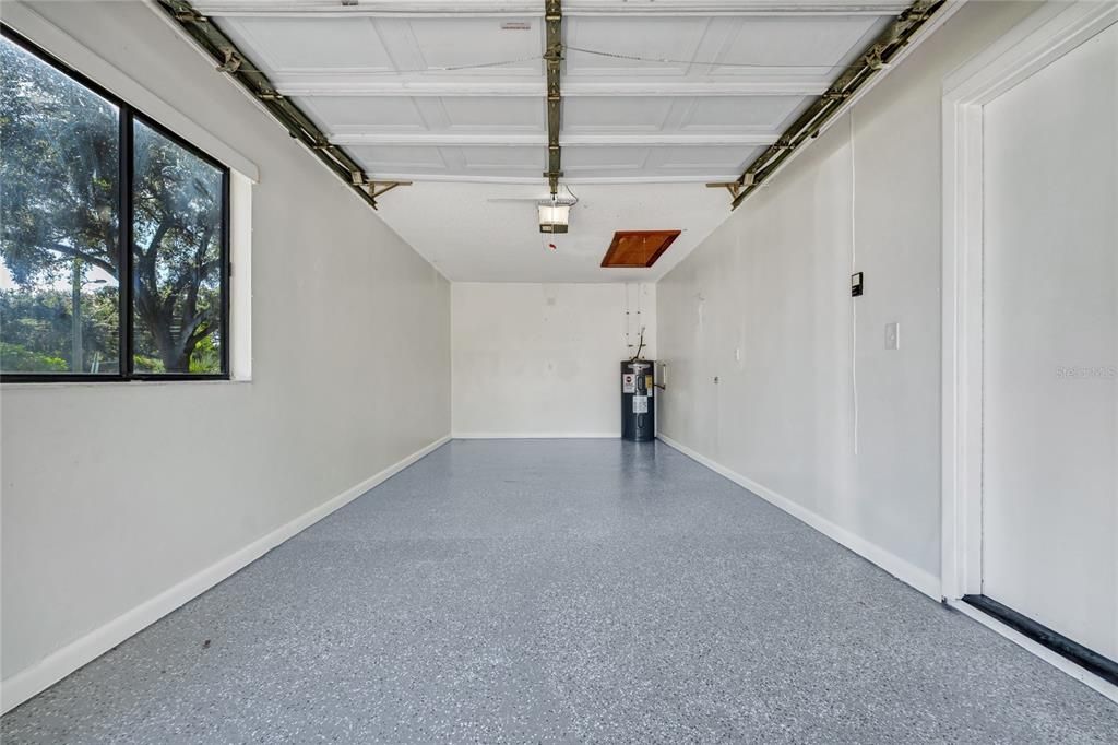 For Sale: $265,000 (2 beds, 2 baths, 894 Square Feet)