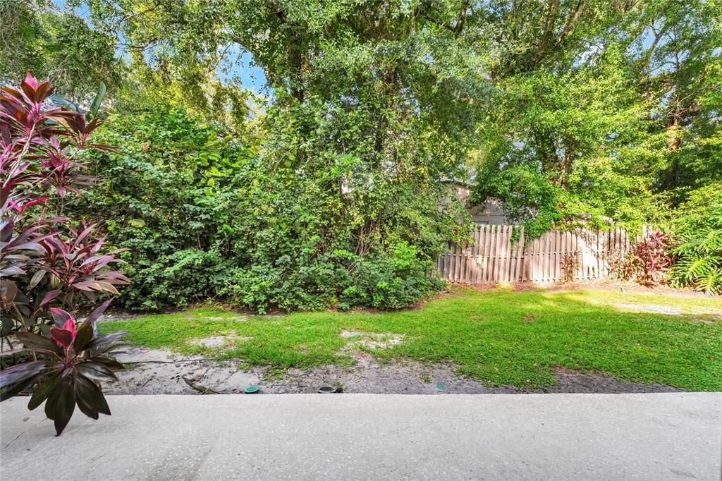 For Sale: $265,000 (2 beds, 2 baths, 894 Square Feet)