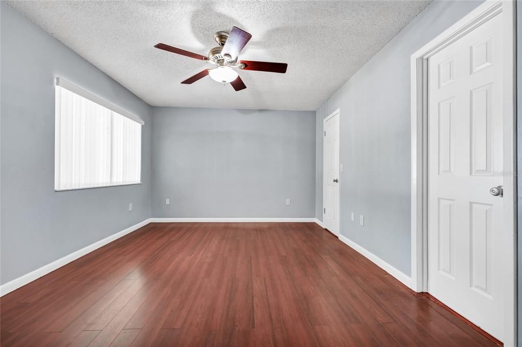 For Sale: $265,000 (2 beds, 2 baths, 894 Square Feet)