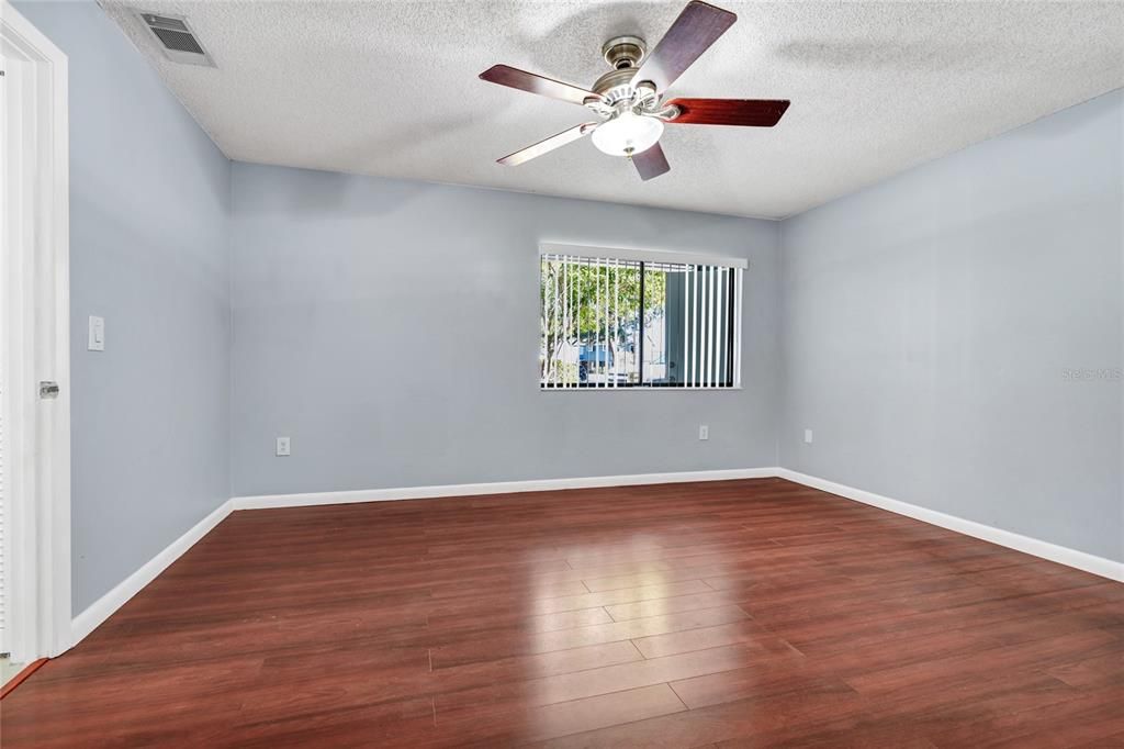 For Sale: $265,000 (2 beds, 2 baths, 894 Square Feet)