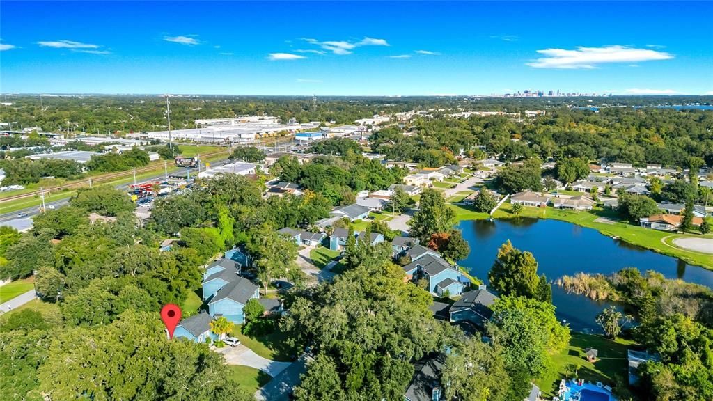 For Sale: $265,000 (2 beds, 2 baths, 894 Square Feet)