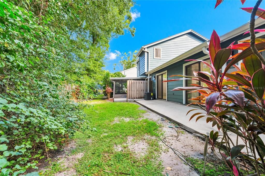 For Sale: $265,000 (2 beds, 2 baths, 894 Square Feet)