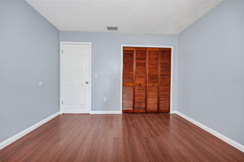 For Sale: $265,000 (2 beds, 2 baths, 894 Square Feet)
