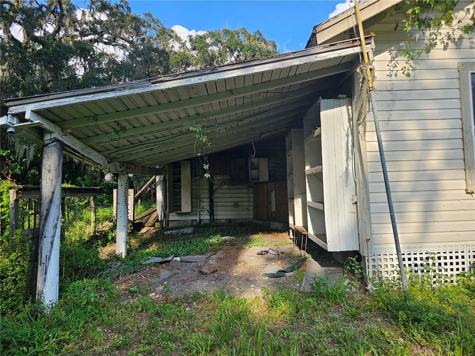 合同活跃: $144,080 (2 贝兹, 1 浴室, 959 平方英尺)