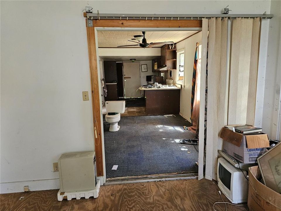 合同活跃: $144,080 (2 贝兹, 1 浴室, 959 平方英尺)