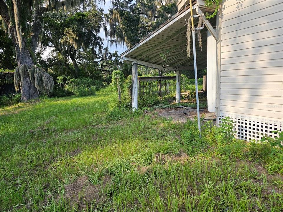 合同活跃: $144,080 (2 贝兹, 1 浴室, 959 平方英尺)