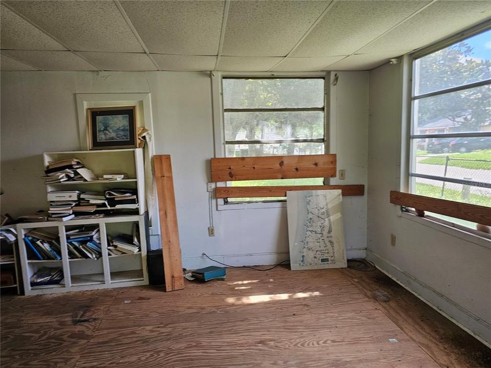 合同活跃: $144,080 (2 贝兹, 1 浴室, 959 平方英尺)