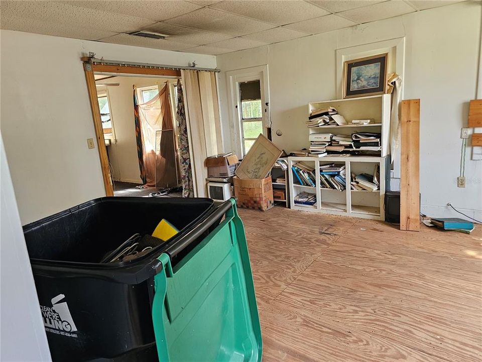 合同活跃: $144,080 (2 贝兹, 1 浴室, 959 平方英尺)