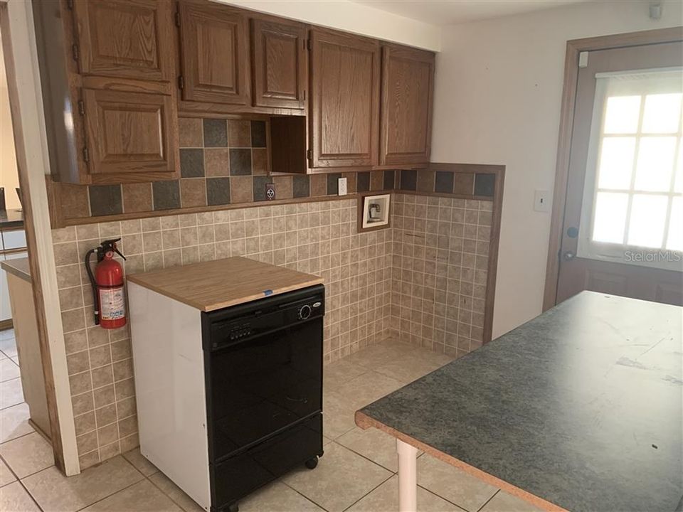 Active With Contract: $244,900 (3 beds, 2 baths, 1296 Square Feet)