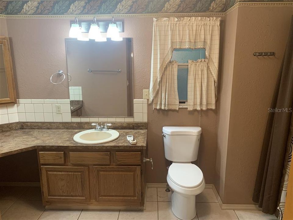 Active With Contract: $244,900 (3 beds, 2 baths, 1296 Square Feet)