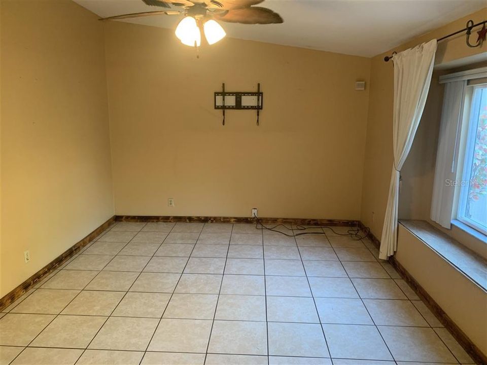 Active With Contract: $244,900 (3 beds, 2 baths, 1296 Square Feet)