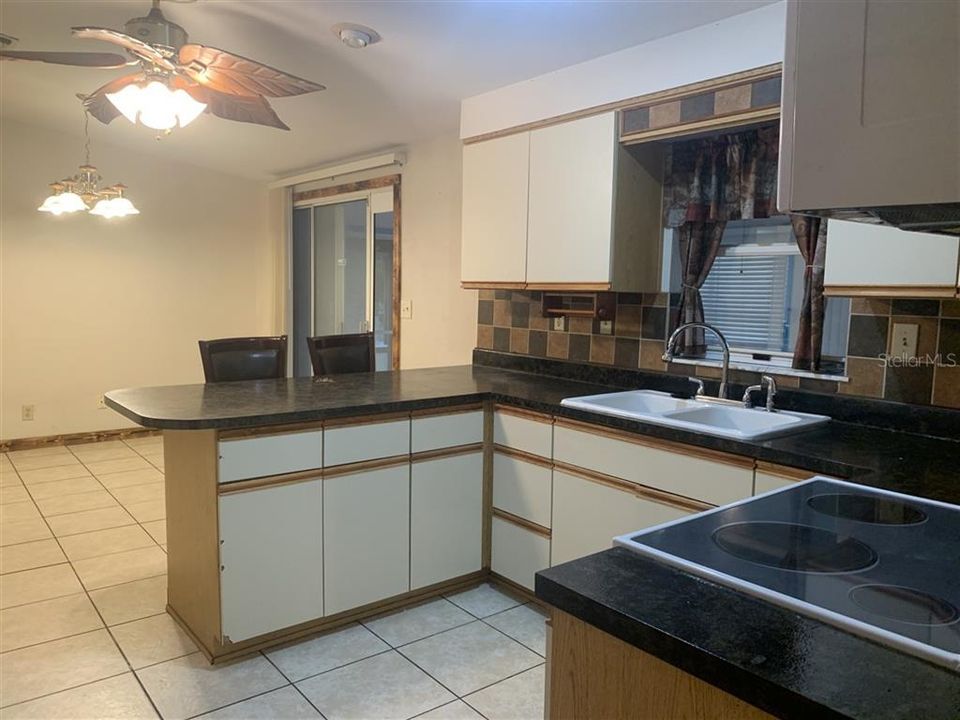 Active With Contract: $244,900 (3 beds, 2 baths, 1296 Square Feet)