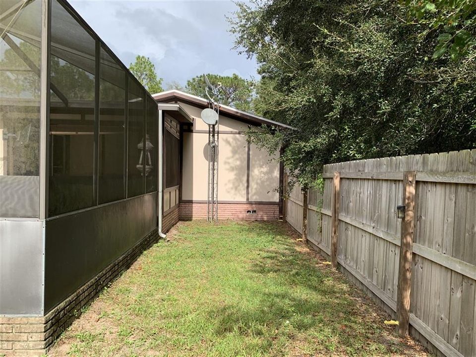 Active With Contract: $244,900 (3 beds, 2 baths, 1296 Square Feet)