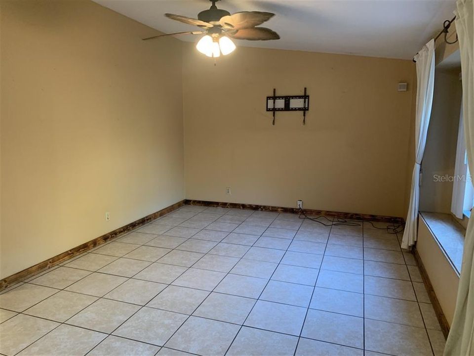 Active With Contract: $244,900 (3 beds, 2 baths, 1296 Square Feet)